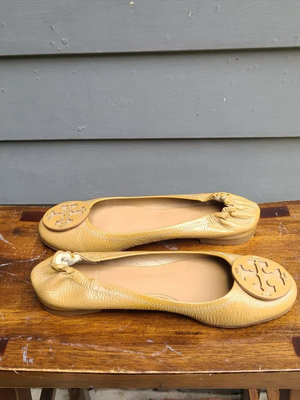 Tory Burch Reva Pebbled Leather Ballet Flats 8 1/2 in Camel